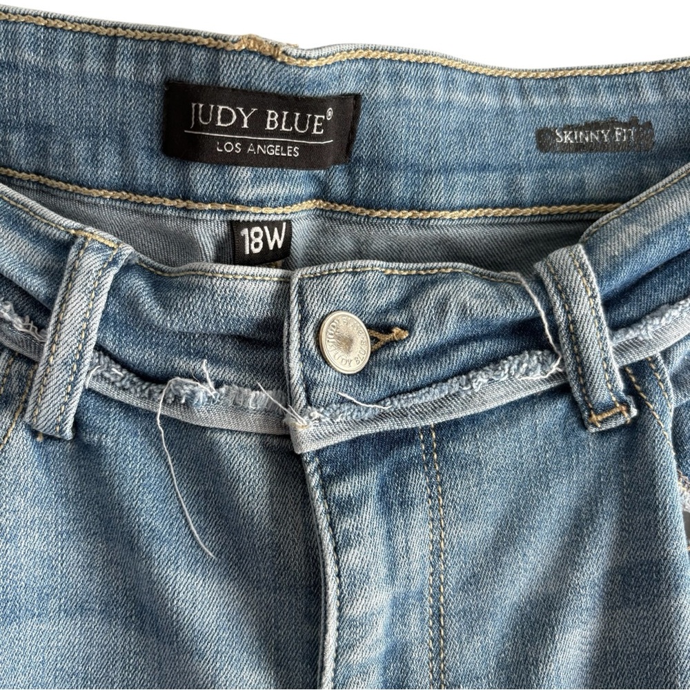 JUDY BLUE Distressed Skinny Fit Jeans in Faded Blue Size 18W — SUPER COMFY!!! - Picture 4 of 10